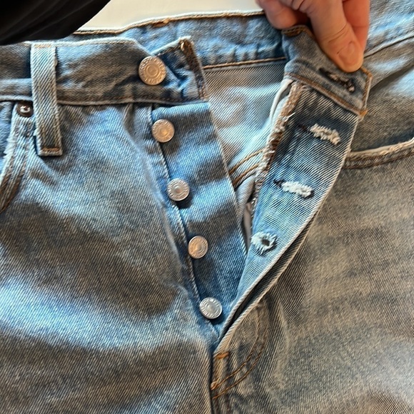 Levi’s Women’s Distressed Skinny Jeans - Picture 7 of 12